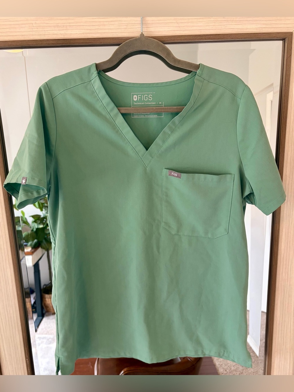 FIGS scrubs women scrub top Light Green size Medium one Pocket